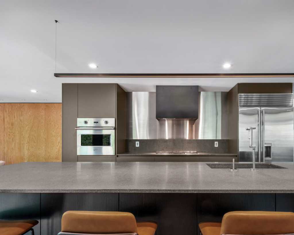 Cincinnati Ohio Interior Designer creates a modern kitchen