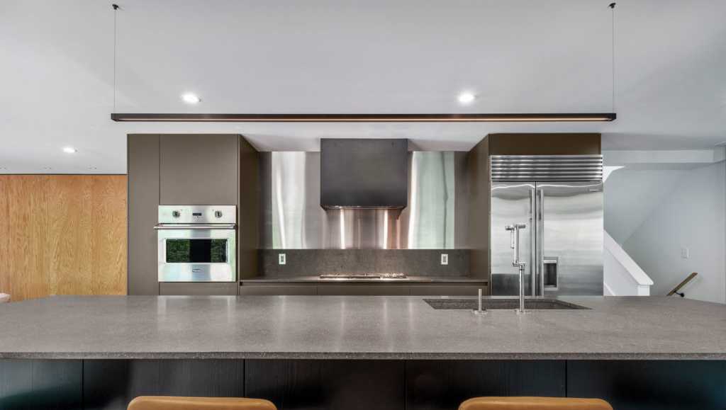 Cincinnati Ohio Interior Designer creates a modern kitchen