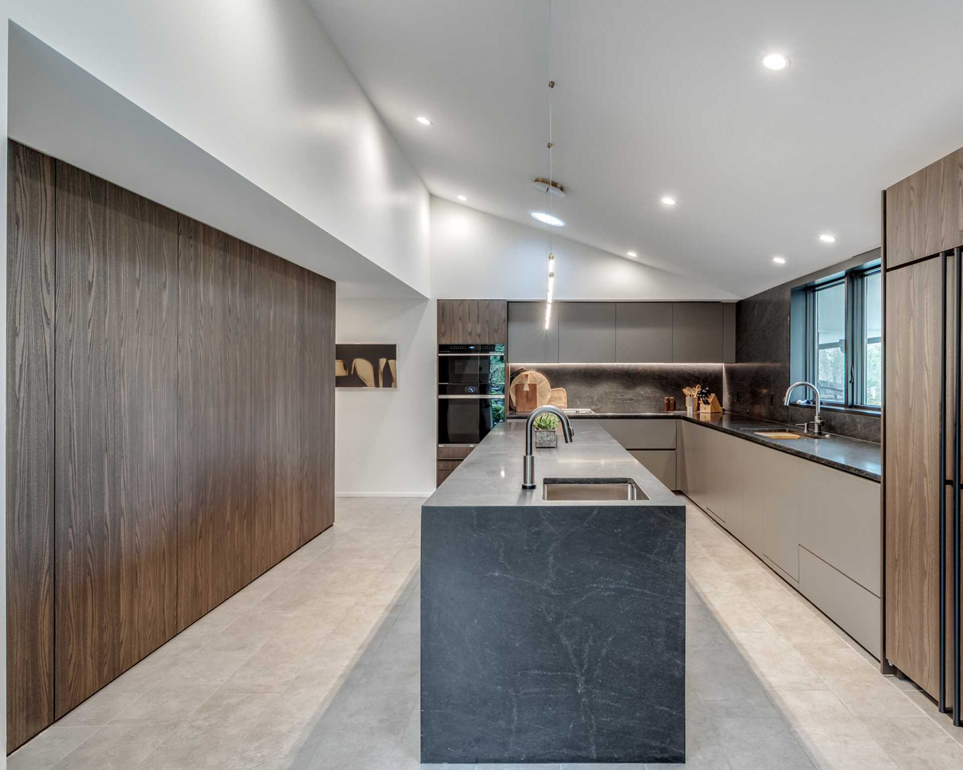 Modern kitchen in Indian Hill, Ohio