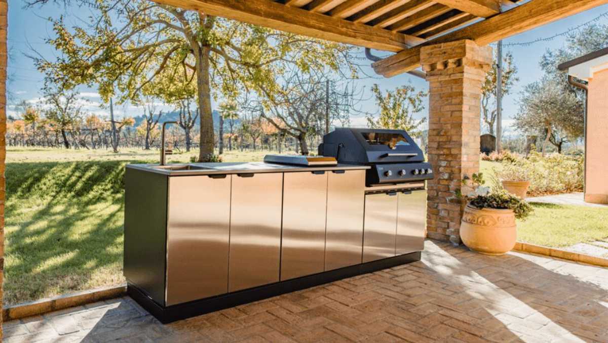 Outdoor European Kitchen