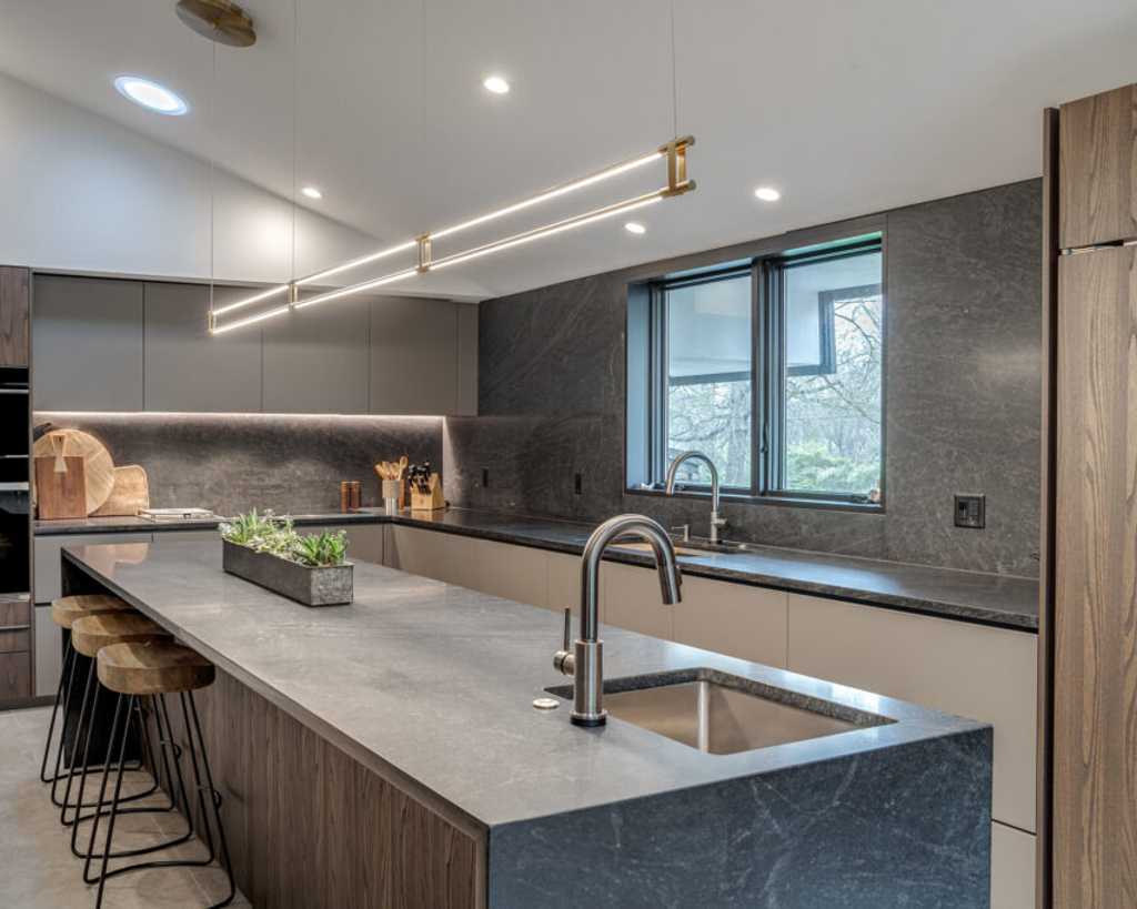 Modern kitchen remodel with a faucet in a kitchen island Modern kitchen remodel with a faucet in a kitchen island