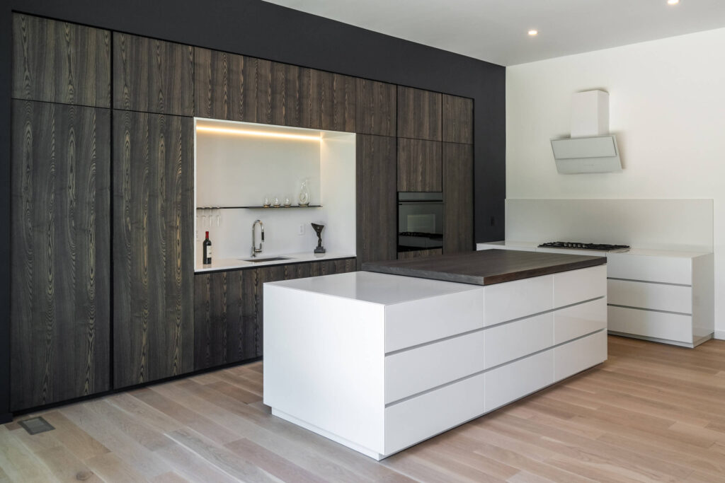 Modern L-shaped kitchen with a cantilevered kitchen island